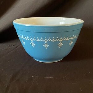 Vintage Pyrex 401 Blue Snowflake Garland Bowl